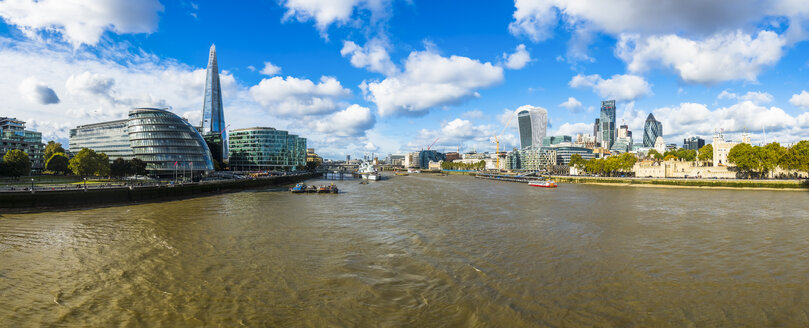 UK, London, Panoramablick mit City Hall und The Shard, Themse und City of London - AMF05132