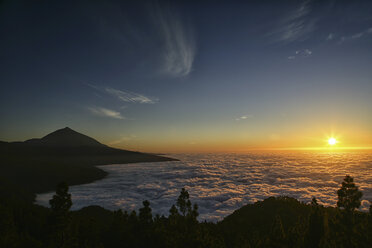 Spanien, Teneriffa, Sonnenuntergang im Teide-Nationalpark - DSGF01287