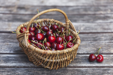 Wickerbasket of sweet cherries - GWF04916
