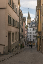 Switzerland, Zurich, view to Pfalzgasse with St Peter's church in the background - KEBF00442