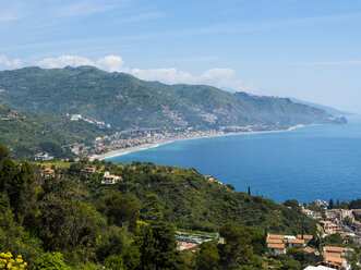 Italien, Sizilien, Küstenlinie bei Taormina - AMF05140