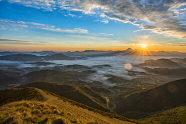 Italy, Marche, Apennines, San Vicino at sunrise in autumn - LOMF00456