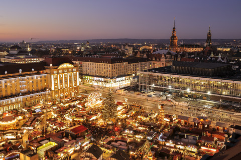 Deutschland, Dresden, Ansicht des Striezelmarktes von oben, lizenzfreies Stockfoto
