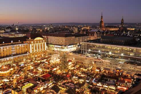 Germany, Dresden, Elevated view of Striezelmarkt Christmas market - BTF00459