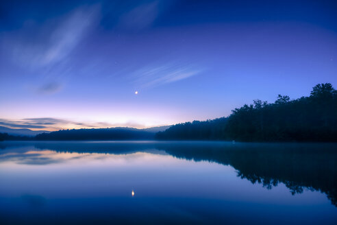 USA, North Carolina, Blue Ridge Mountains, Price Lake - SMAF00633