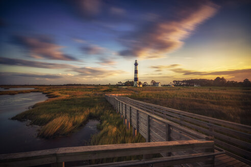 USA, North Carolina, Outer Banks, Blick auf den Leuchtturm von Bodie Island - SMAF00643