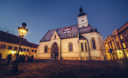 Croatia, Zagreb, view to St.Mark's Church in the evening - LCUF00087
