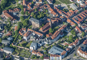 Deutschland, Heilbad Heiligenstadt, Luftbild der Stadt mit Martinskirche und Mainzer Schloss - HWOF00160