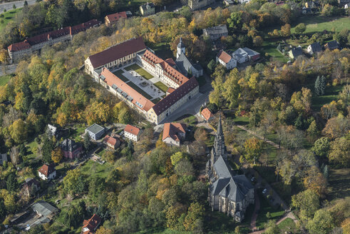 Germany, Zwickau, aerial view of Planitz Castle, castle church and St Luke's church - HWO00179