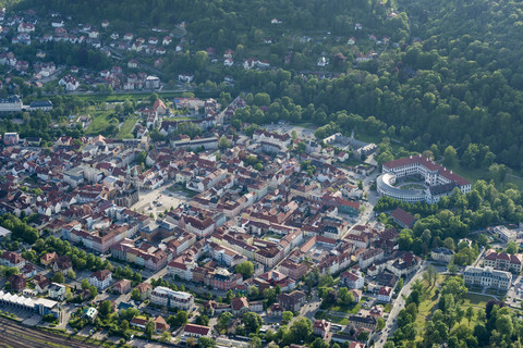 Deutschland, Meiningen, Luftaufnahme der Altstadt mit Schloss Elisabethenburg, lizenzfreies Stockfoto