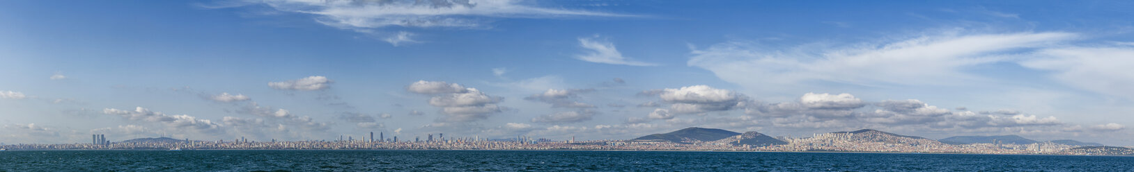 Türkei, Istanbul, Panoramablick auf die Stadt vom Marmarameer aus - BZF00360