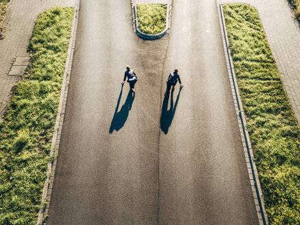 Two businessmen starting race on road - KNSF00794