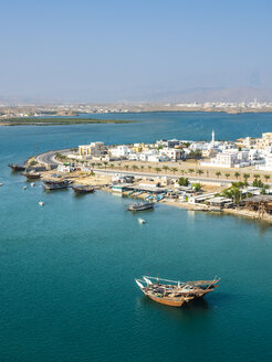 Oman, Ash Sharqiyah, Ad Daffah, Blick auf den Seehafen Sur und die Blaue Lagune - AMF05167