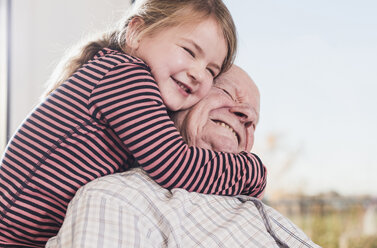 Granddaughter embracing her grandfather - UUF09559