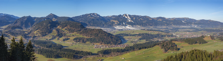 Deutschland, Bayern, Oberstdorf, Panoramablick vom Wallrafweg ins Illertal - WGF01027