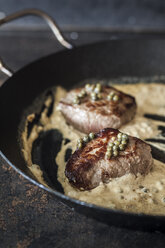 Steak mit grünem Pfeffer und Sahnesauce - SBDF03105