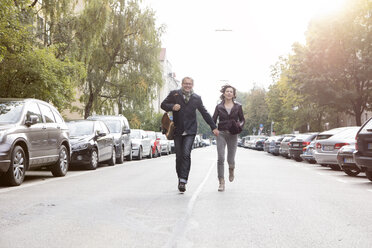 Mature couple running on street - RBF05358