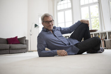 Relaxed mature man at home lying on floor - RBF05377