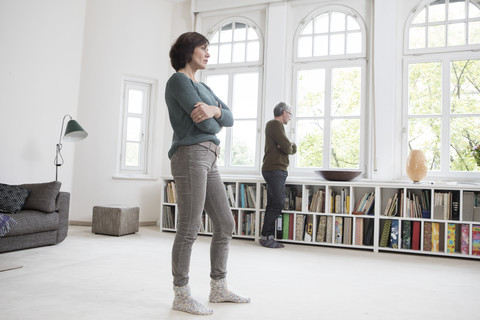 Reifes Paar zu Hause im Streit, lizenzfreies Stockfoto