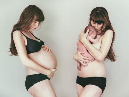 Zusammengesetztes Bild einer schwangeren Frau vor und einer Mutter mit Baby nach der Geburt - MFF03403