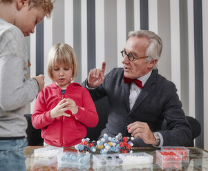 Grandfather and grandchildren with molecular model - RHF01734