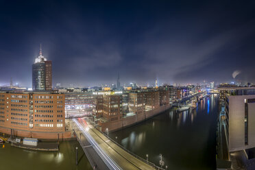 Deutschland, Hamburg, Panoramablick auf den Sandtorhafen in der Hafencity von der Elbphilharmonie aus gesehen - NKF00471