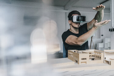 Man with architectural model and VR glasses - KNSF00833