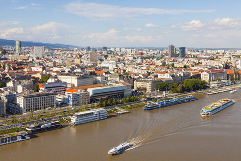 Slovakia, Bratislava, cityscape with river cruise ship on the Danube - WD03814