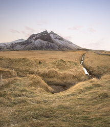 Island, Vik, Landschaft mit Berg - EPF00214