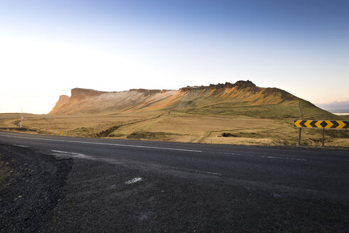 Iceland, Vik, landscape with mountain and road - EPF00215
