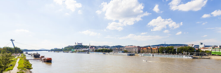 Slovakia, Bratislava, river cruise ships on the Danube - WDF03822