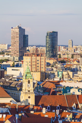 Slowakei, Bratislava, Blick auf das Stadtzentrum von oben, lizenzfreies Stockfoto
