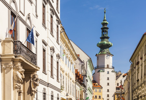 Slowakei, Bratislava, Blick auf das Michaelstor in der Altstadt, lizenzfreies Stockfoto