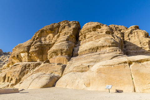 Jordanien, Petra, Tunnel und Damm in der Felsenstadt, lizenzfreies Stockfoto