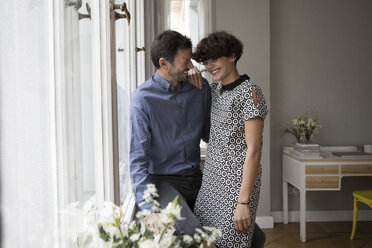 Laughing couple at home - RBF05428