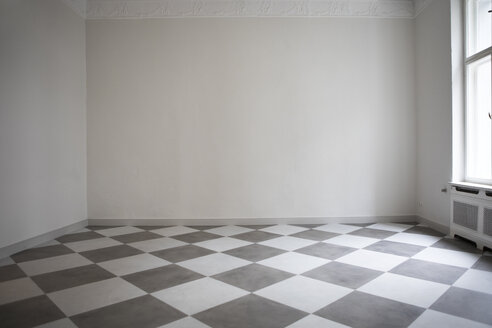 Empty room in a flat - RBF05492