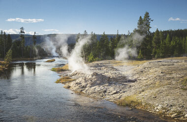 USA, Wyoming, Yellowstone-Nationalpark, Geysir - EPF00219