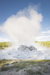 USA, Wyoming, Yellowstone National Park, geyser - EPF00220