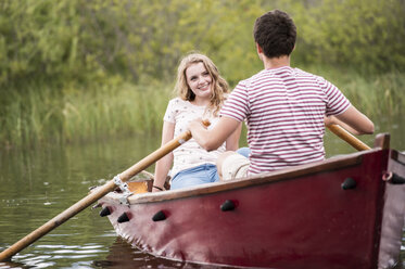 Young couple in rowing boat on the lake - HAPF01285