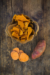 Basket of vegan sweet potato chips - LVF05782