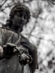 Statue on a graveyard - EJW00821