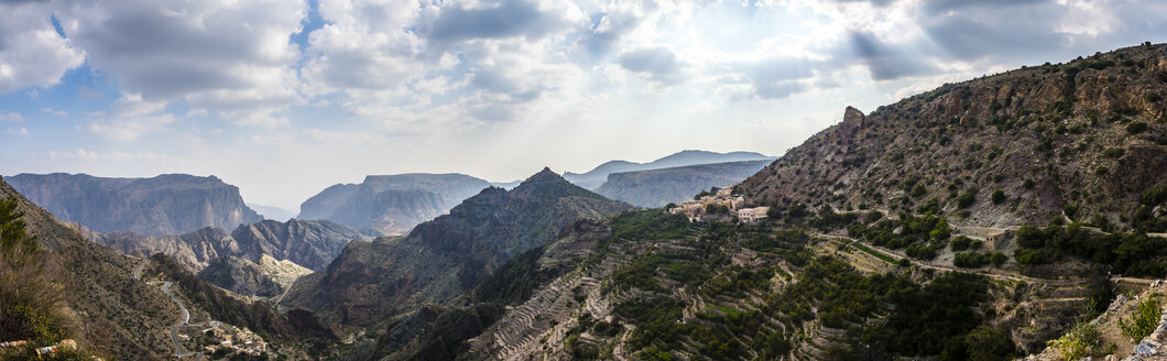 Oman, Jebal Akhdar, Dorf Al Shuraijah und Terrassenfelder - AMF05184