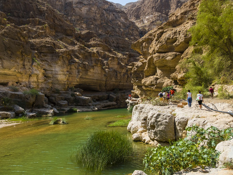 Mittlerer Osten, Arabien, Sultanat Oman, Wadi Ash Shab, bzw. Wadi Tiwi, lizenzfreies Stockfoto