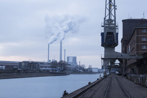 Deutschland, Karlsruhe, Rheinhafen und Kraftwerk - SGF02079