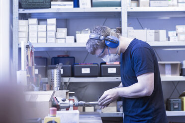 Man at work in a factory - SGF02086