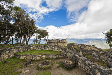 Peru, Amazonasgebiet, Chachapoyas, Ruinen der Festung Kuelap - FOF08499