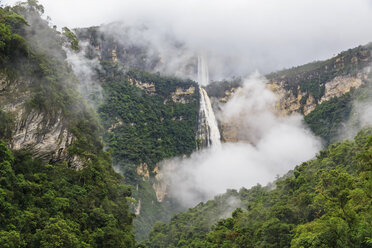 Peru, Amazonasgebiet, Cocachimba, Gocta-Wasserfall - FOF08508