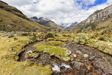 Peru, Anden, Cordillera Blanca, Huascaran National Park, Gletscherbach - FOF08524