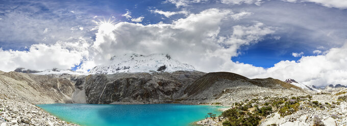 Peru, Anden, Cordillera Blanca, Huascaran National Park, Laguna 69 und Nevado Chacraraju - FOF08529