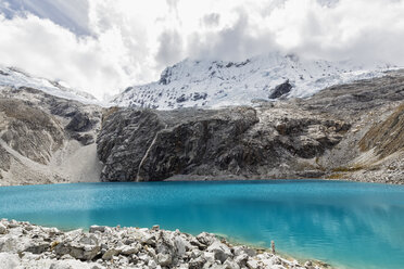 Peru, Anden, Cordillera Blanca, Huascaran National Park, Laguna 69 und Nevado Chacraraju - FOF08530